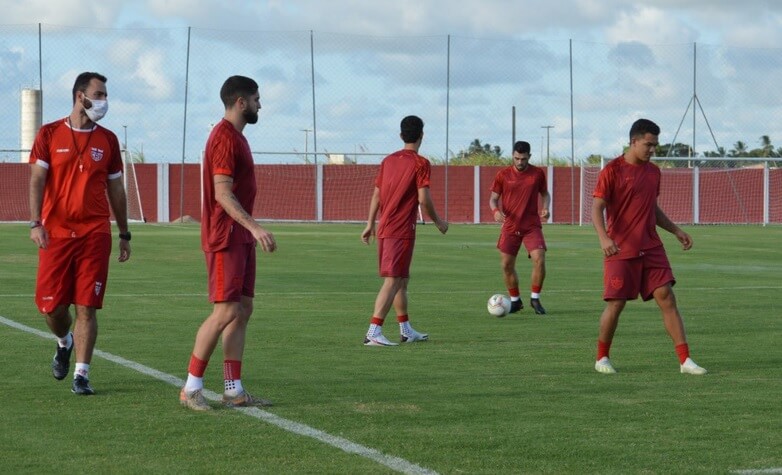 Série B: Adversário da Ponte teve voo cancelado e chegou sexta em Maceió