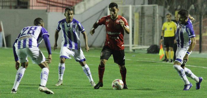 Brasil e CSA ficam no empate por 1 a 1 (Foto: Carlos Insaurriaga)