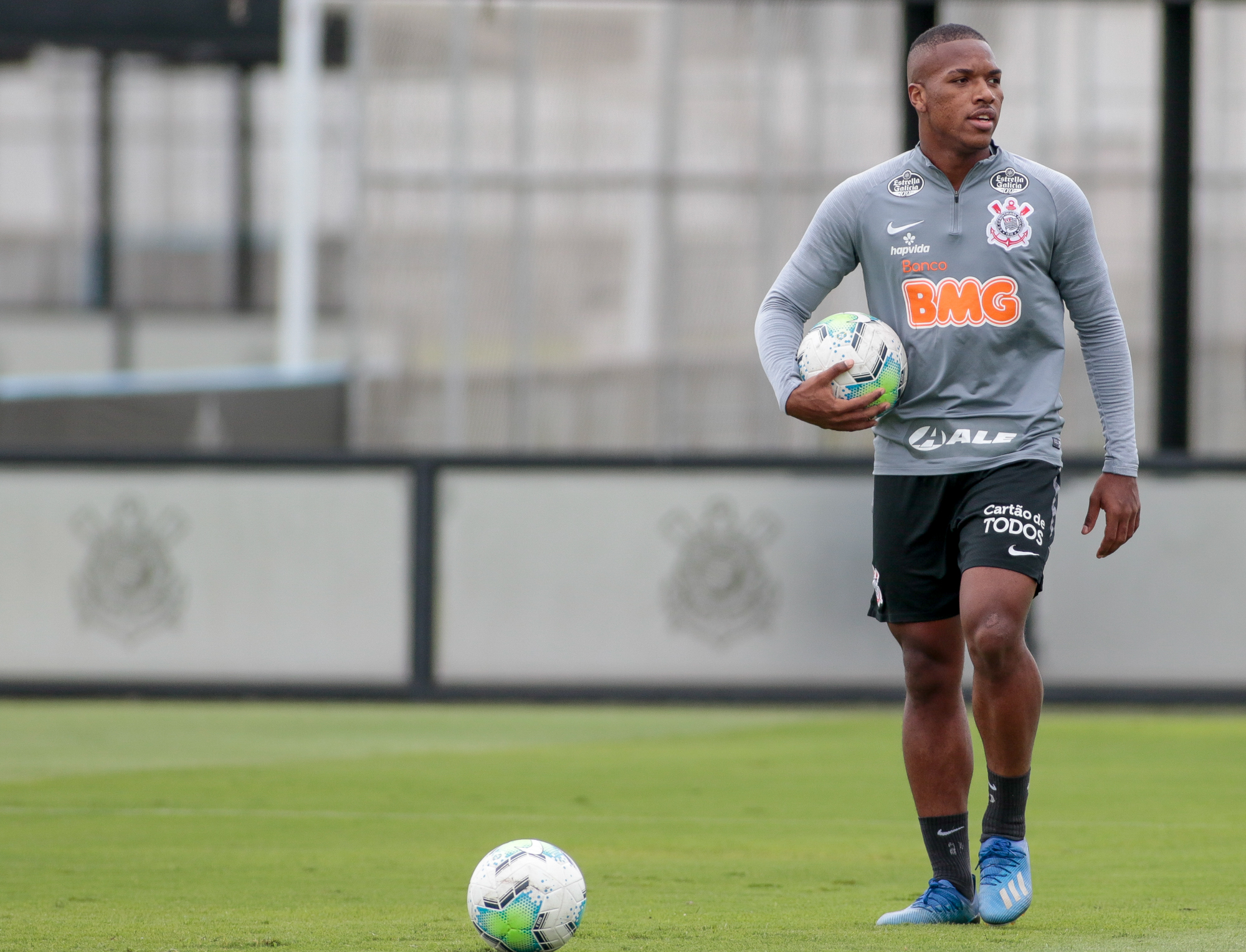 Xavier evita críticas a Coelho e se espelha em Ralf para ‘vencer’ no Corinthians