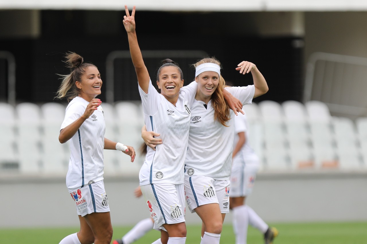 PAULISTA FEMININO: Santos goleia Juventus e cola na briga pela liderança