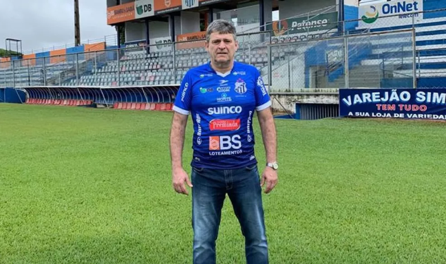 Experiente no futebol mineiro, ex-Manaus é apresentado como novo técnico do URT