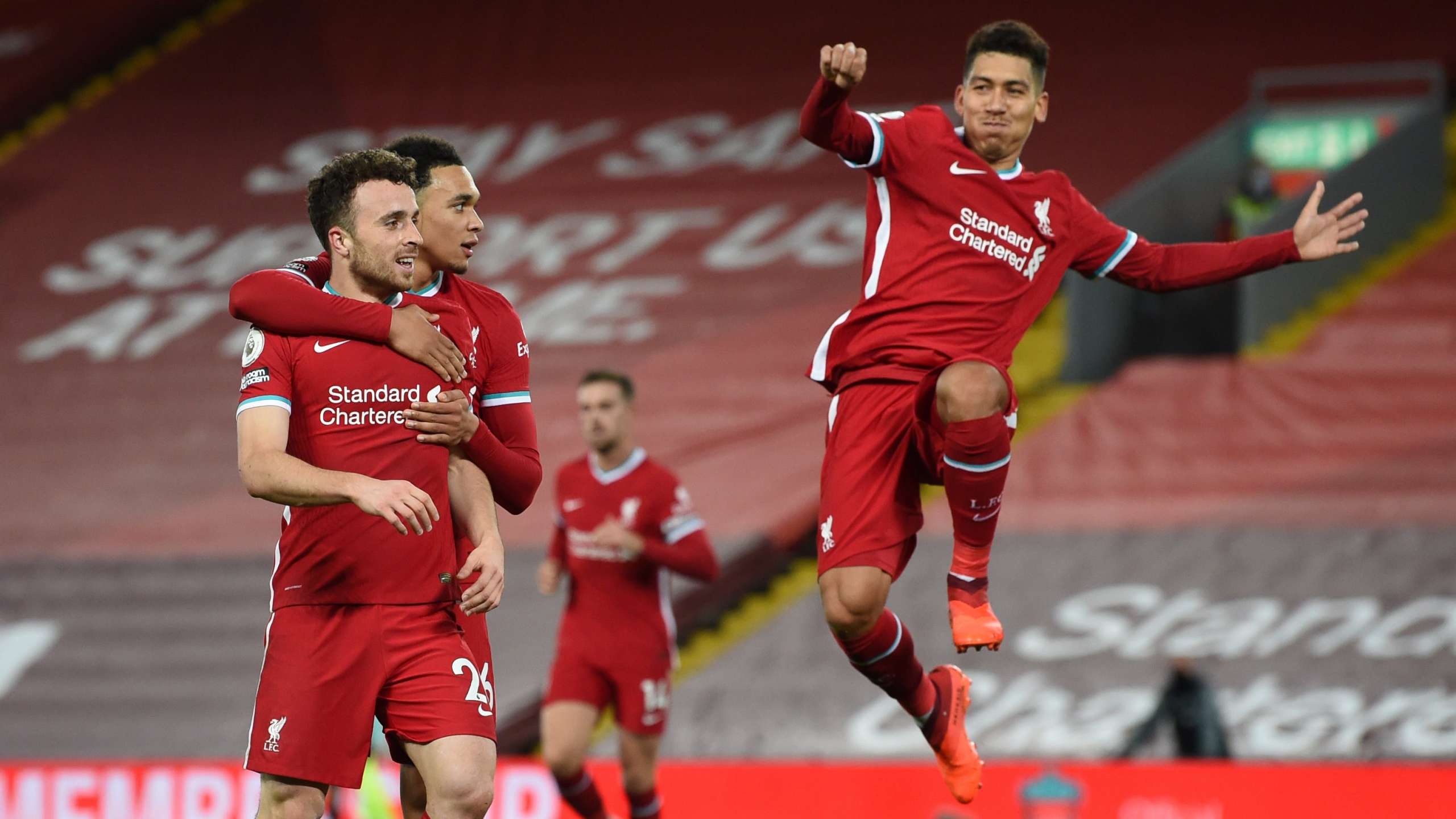 INGLÊS: Com volta de Alisson e gol de Firmino, Liverpool vence de virada