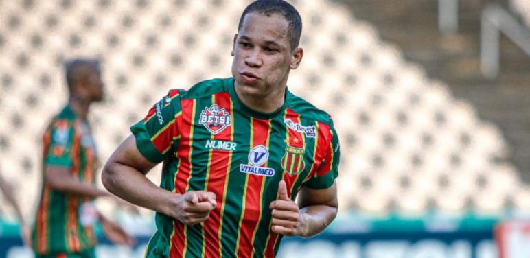 Atacante de ex-lanterna é o novo artilheiro da Série B do Brasileirão