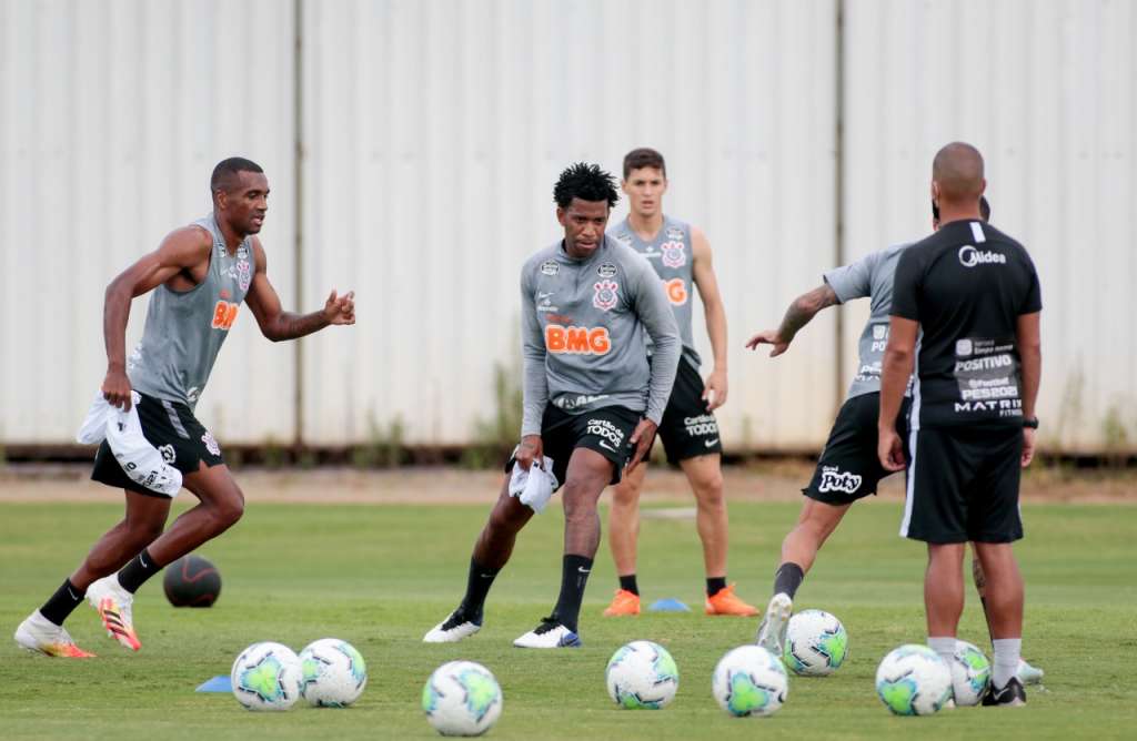 Mancini adota rotina diferente de treinos para ajustar o físico do Corinthians