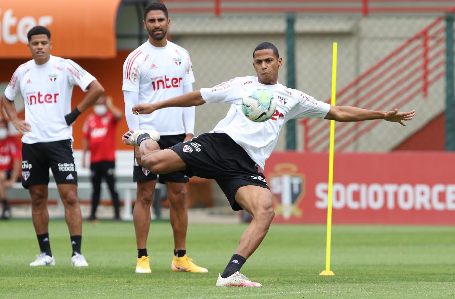 São Paulo busca ampliar bom retrospecto contra Ceni para evitar nova eliminação