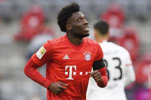 Alemão: Alphonso Davies tem lesão no tornozelo e desfalca o Bayern por até 2 meses