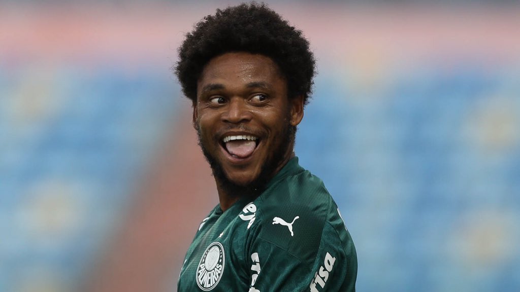 Luiz Adriano comemora a volta dos gols: ‘Importante é nunca abaixar a cabeça’