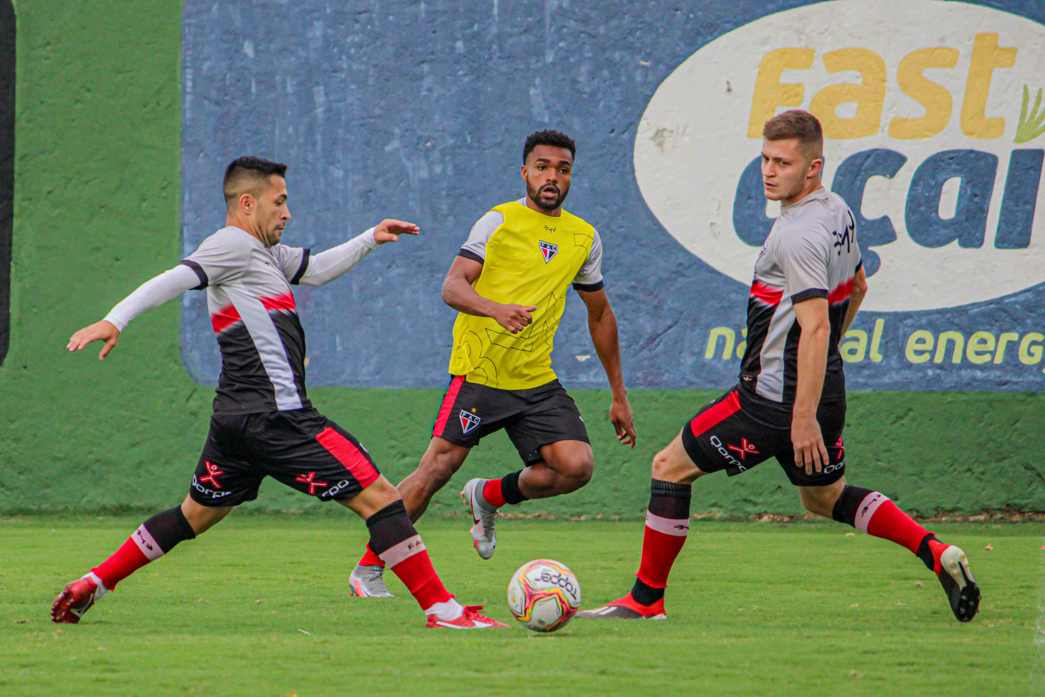 Vila Nova-GO x Ferroviário-CE – Duelo direto pelo G4 no fechamento da 12ª rodada