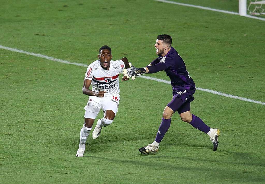 Léo Pelé e Tiago Volpi foram os heróis da classificação do São Paulo