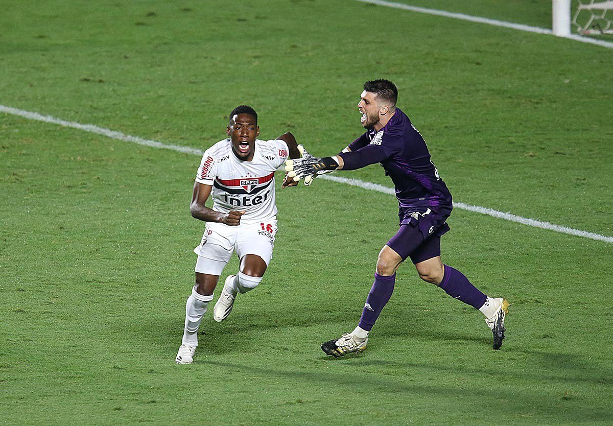 São Paulo 2 (10) x (9) 2 Fortaleza – Tricolor cede empate, mas avança nos pênaltis