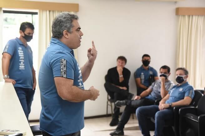 Presidente do Santos critica atuação do árbitro na derrota para o Fluminense