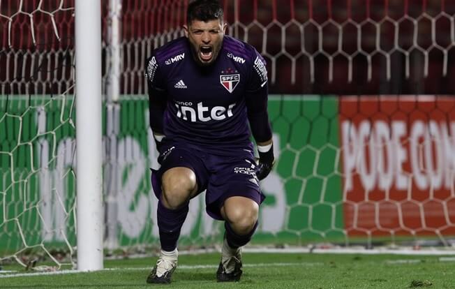 Goleiro comemora vaga, mas vê susto como aprendizado para o São Paulo