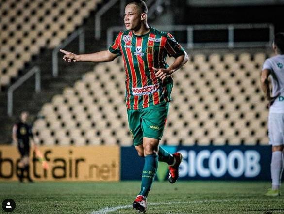 Novo artilheiro da Série B diz que “sempre procura marcar gols”