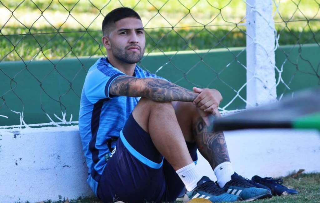 Com problema pessoal, meia chileno deve deixar o Goiás