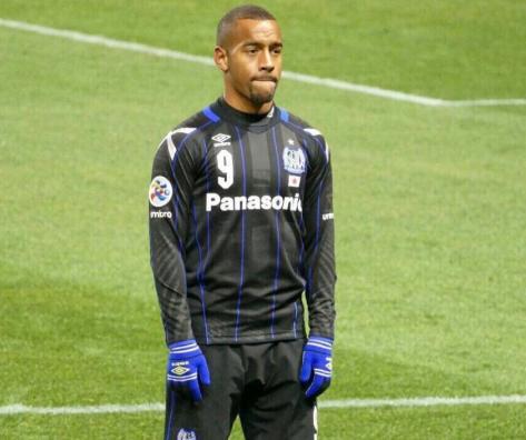 Embriagado, ex-São Paulo causa acidente enquanto se dirigia ao treino