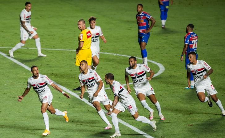 Aposta de Diniz se afirma e vira artilheiro do ano no São Paulo