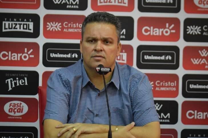 Presidente do Atlético-GO fala sobre a busca por um novo treinador