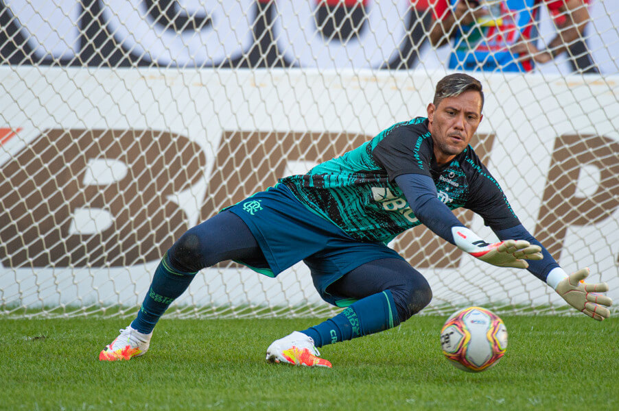 Detalhes separam Flamengo de renovar contrato com experiente goleiro