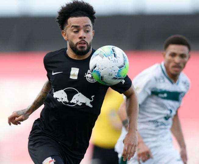 Claudinho: comendo a bola no Bragantino