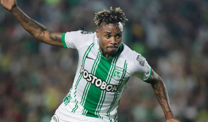 Atacante colombiano realiza exames no CT do Almirante para fechar com o Vasco