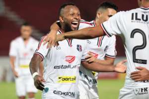 Série C: Em dia agitado, Santa Cruz-PE renova com mais quatro jogadores