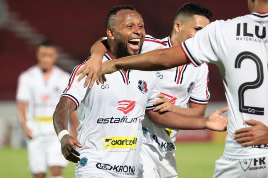 Série C: Em dia agitado, Santa Cruz-PE renova com mais quatro jogadores