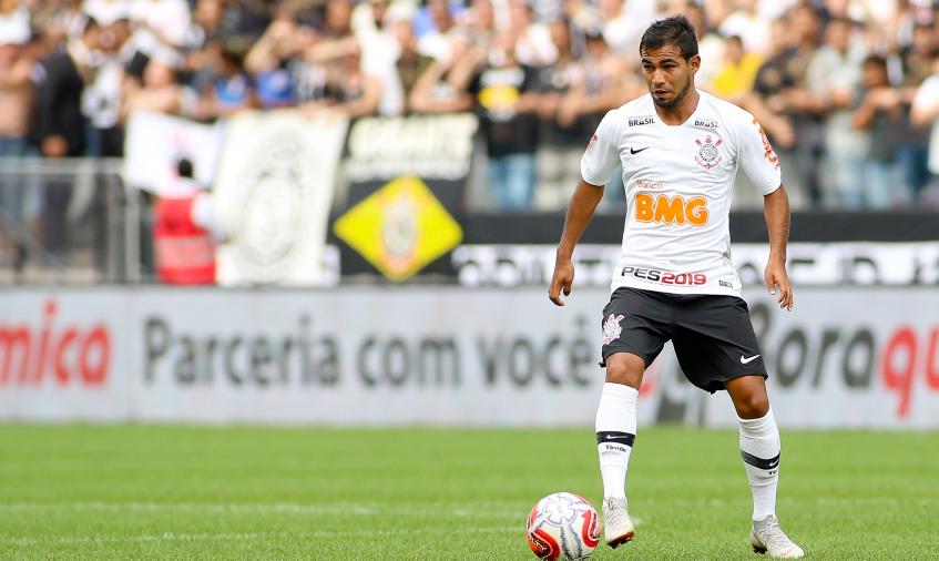 Eletrônicos, roupas, quadros… Meia do Corinthians tem casa roubada