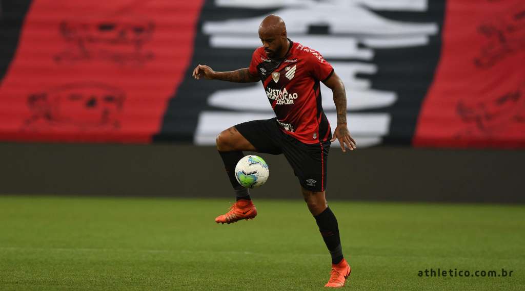 Thiago Heleno desfalca o Athletico-PR (Foto: Site Oficial Athletico-PR)