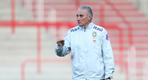 Tite evita polêmica com Klopp e 'enrola' ao falar de meia do Liverpool