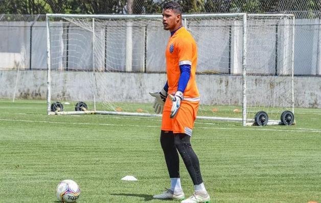 Goleiro do CSA já está no Rio para fechar com clube do Brasileirão