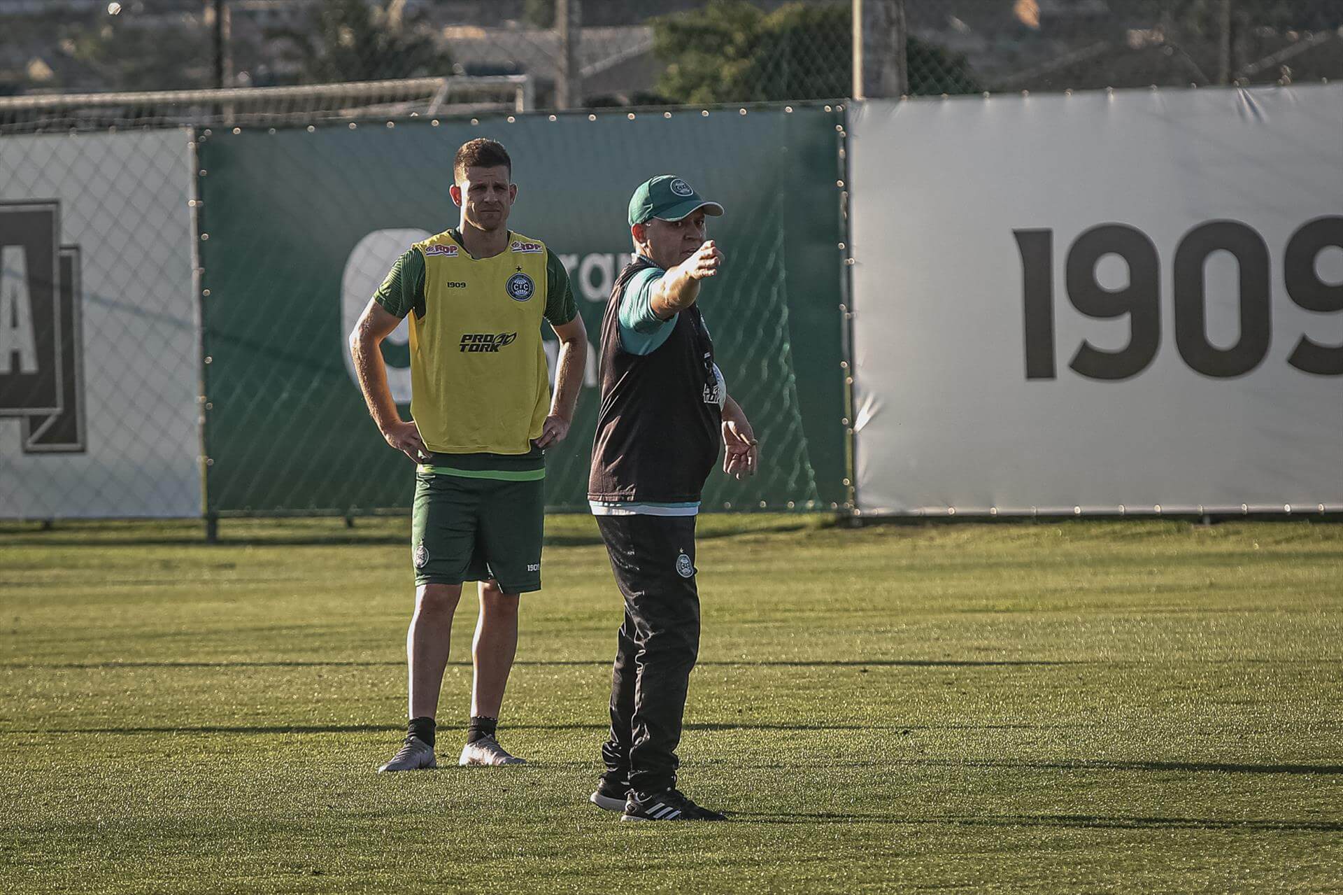 Ainda sem técnico, Coritiba deve ter interino contra o Atlético-GO