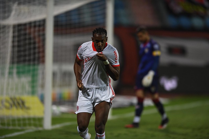 Moisés dedica vitória a Boschilia e vê Inter em boa vantagem na Copa do Brasil