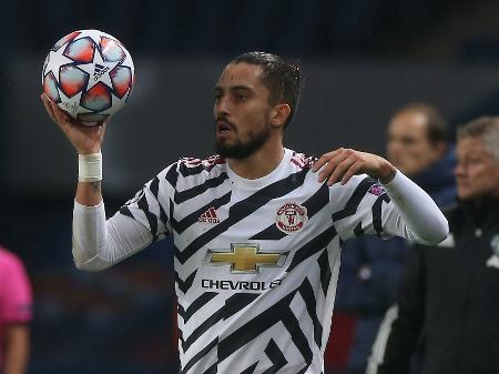 Manchester United confirma covid-19 e Alex Telles vira dúvida na seleção