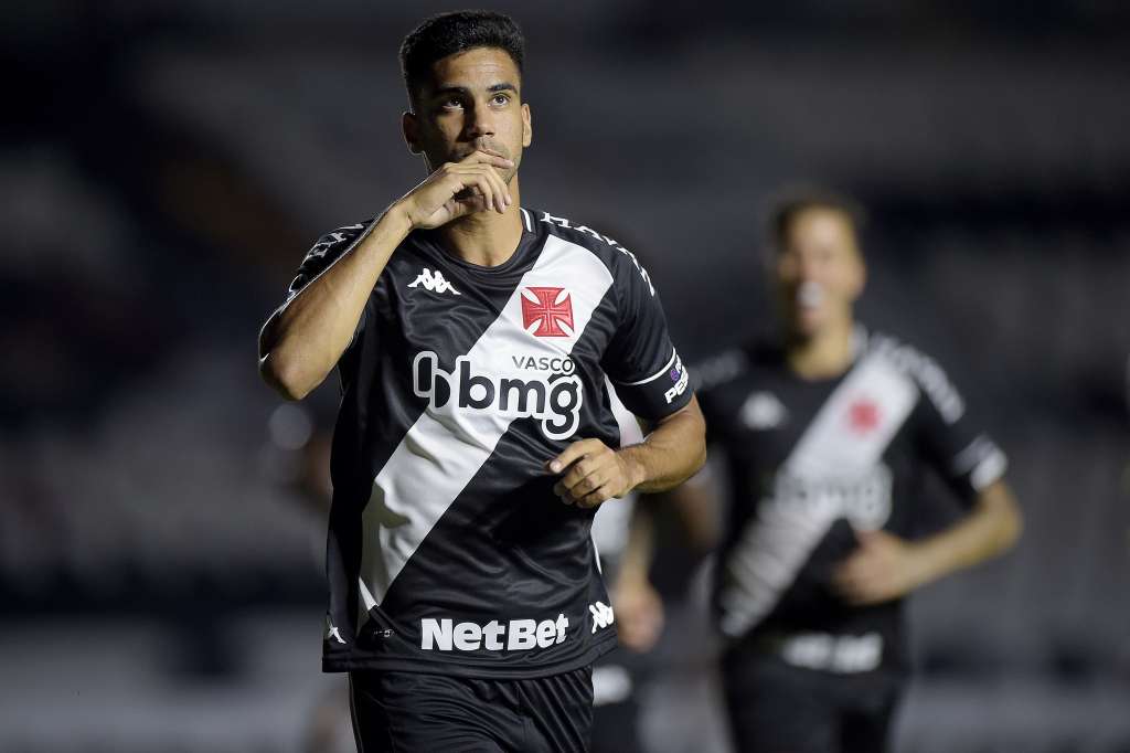 Tiago Reis com a camisa do Vasco