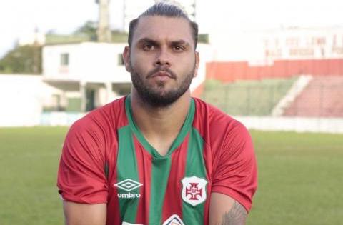 Rafael Compri foi anunciado pela Portuguesa Santista (Foto: Agência Briosa/Ricardo Fernandes)