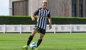 Atacante de clube francês é condenado a seis meses de prisão por exibição sexual