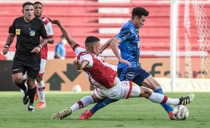 Na luta contra o rebaixamento. (Foto: Gustavo Aleixo / Cruzeiro)