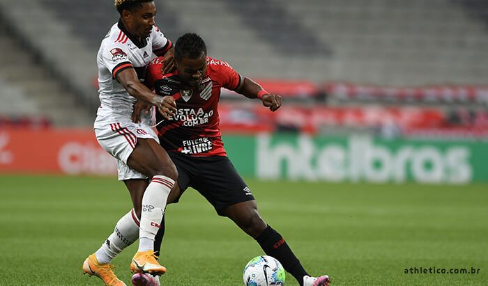 Meia sobre situação do Athletico-PR: “Uma coisa vergonhosa”