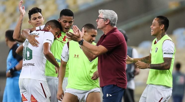 No G4, Fluminense inicia negociação para renovar com treinador