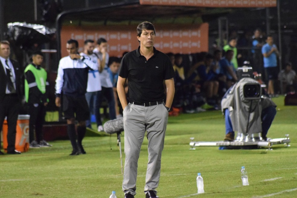 Mais um gringo! Técnico campeão paraguaio é oferecido ao Coritiba