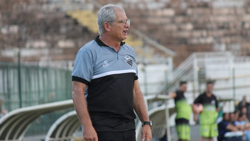 Dos quatro técnicos, apenas Fahel pegou a equipe no meio do campeonato (Foto: Rafael Alves / Comercial) Dos quatro técnicos, apenas Fahel pegou a equipe no meio do campeonato (Foto: Rafael Alves / Comercial)