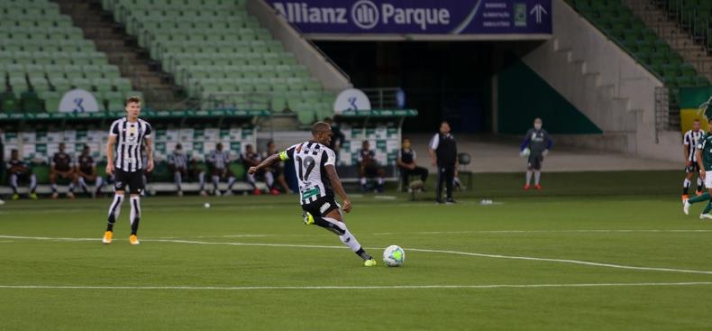 Guto Ferreira adia estreia de Felipe Vizeu, mas confirma retorno de Cléber no Ceará