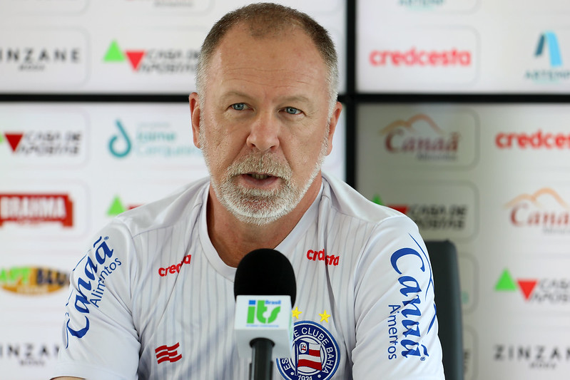 Mano Menezes tem muitas dúvidas para montar Bahia contra o Santos