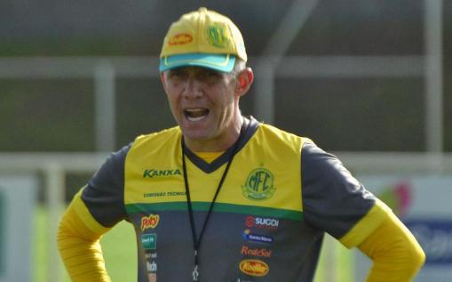 Série D: “Cara de mata-mata”, diz técnico do Mirassol sobre duelo com a Ferroviária