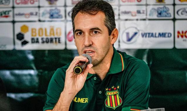 Léo Condé prega respeito ao lanterna, mas fala em “impor nossa maneira de jogar”