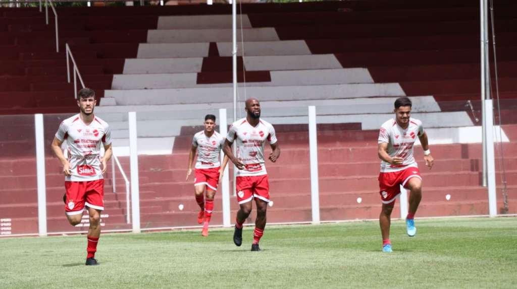 Vila Nova deve manter escalação titular em duelo direto pela vice-liderança