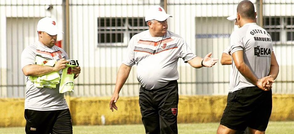 Reforços ficam à disposição para Roberto Cavalo tentar salvar o Oeste