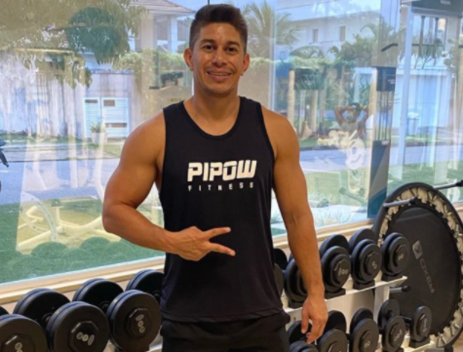 ‘Bombadão’, ídolo do Fluminense vira ‘masterchef’ e dança