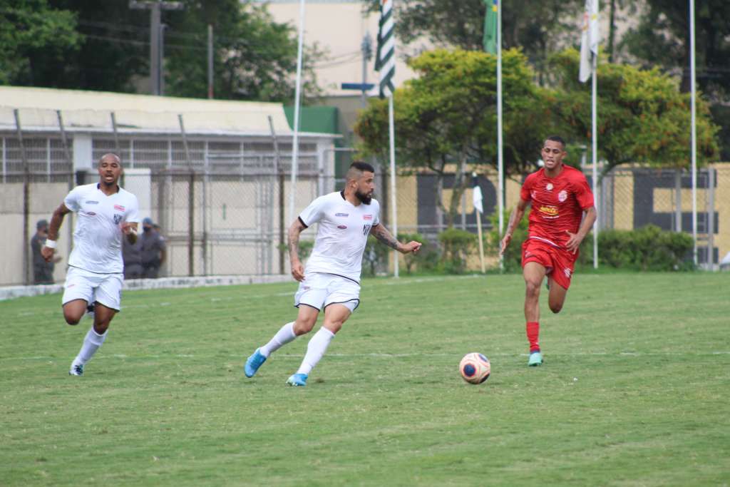 Sem saber o que é perder há dez jogos, o EC São Bernardo foca na vitória fora de casa