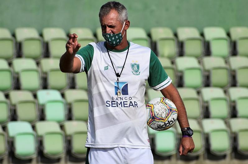 Suspense de Lisca. (Foto: João Zebral / América-MG)